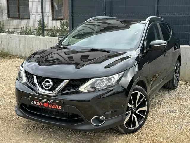 Nissan Qashqai, черен, 2015 г. – снимка от автокъщата