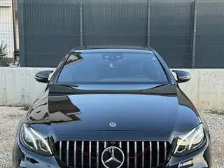 Mercedes-Benz E 220 2018 г., черен – снимка 2