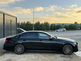 Mercedes-Benz E 220 2018 г., черен – снимка 4