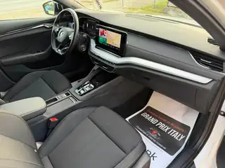 Skoda Octavia 2021 г., бял – снимка 12